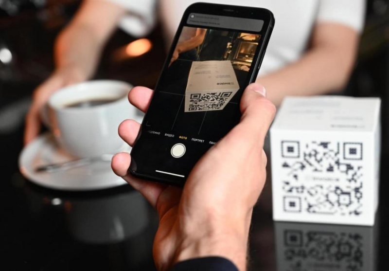 Приморцам доступна бесконтактная оплата через СБП в салонах связи Tele2