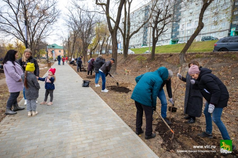 «Работы проведены очень деликатно»: сквер Первой маевки открыт
