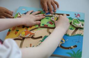 Семьи с детьми в Приморье поддерживают материально