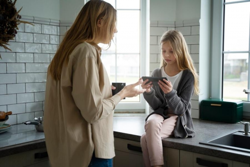 Школьникам запретили пользоваться мобильными телефонами