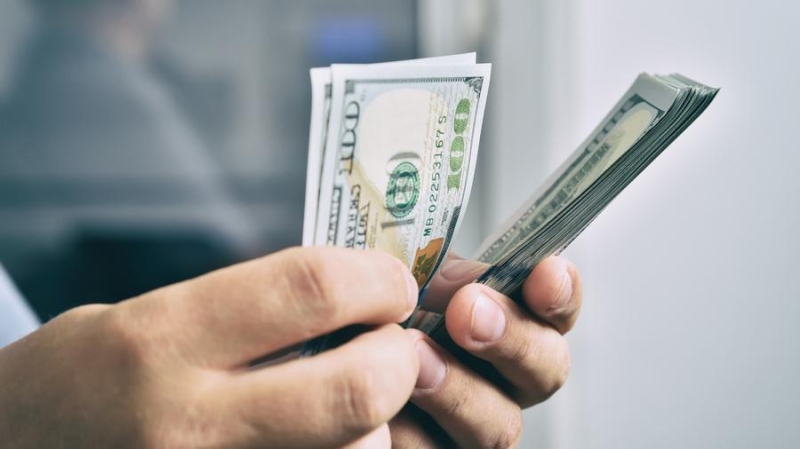 Таможня предупредила всех, у кого есть наличные доллары