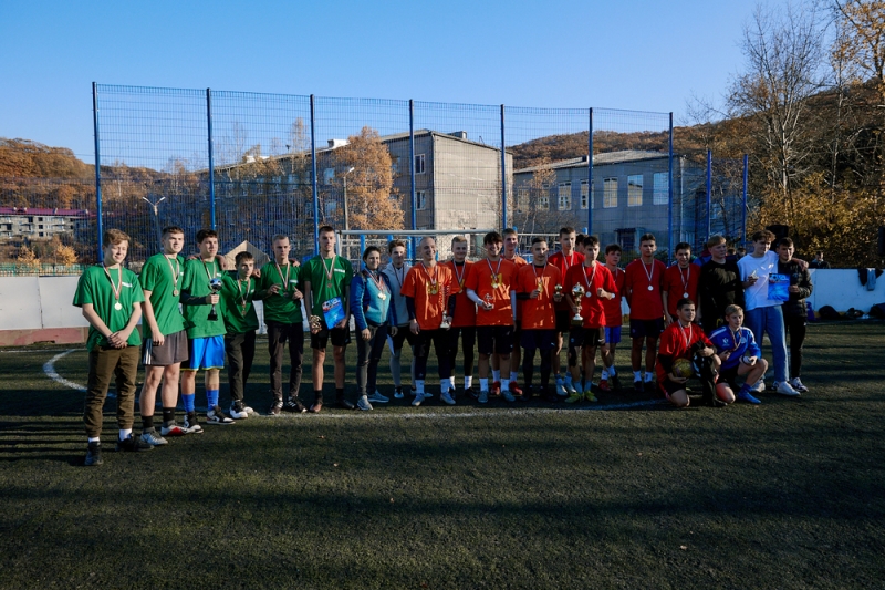 «Терминал Астафьева» отремонтировал стадион школы «Полюс»