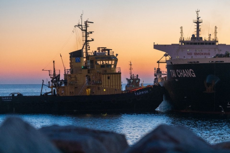 В «Восточном Порту» отметили 40-летие спуска на воду буксира «Тайфун»