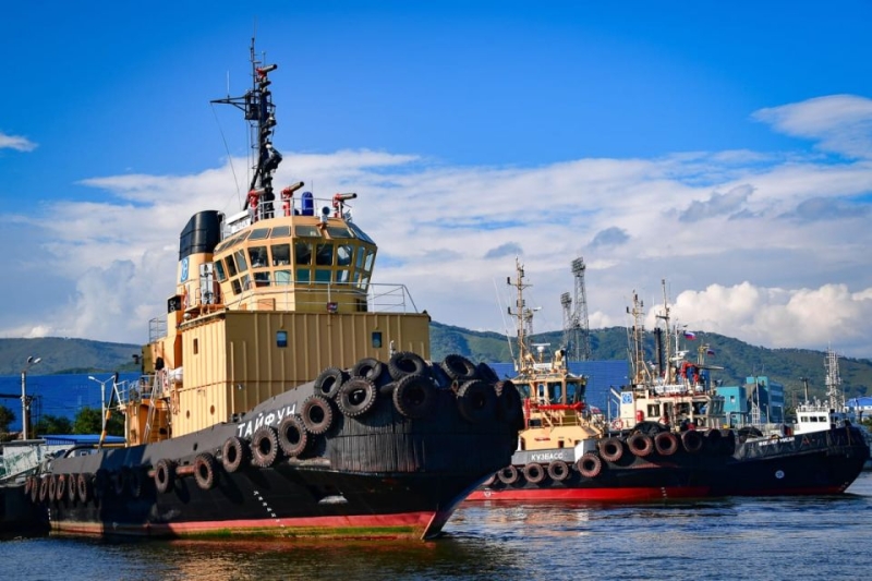 В «Восточном Порту» отметили 40-летие спуска на воду буксира «Тайфун»