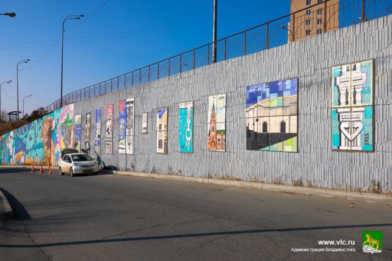 Владивосток украшают новыми мозаичными панно
