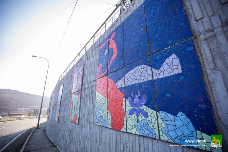 Владивосток украшают новыми мозаичными панно